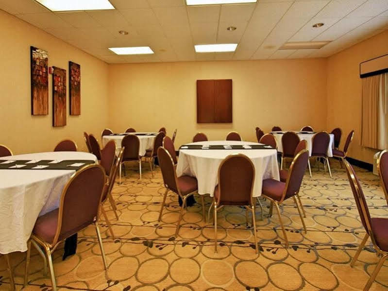 Hampton Inn Clinton Esterno foto